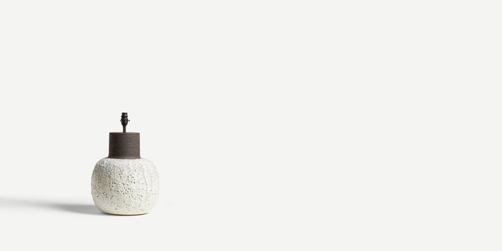 Lava Table Lamp in White (Round)