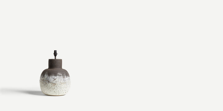 Lava Table Lamp in Black & White (Round)