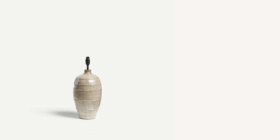 Faceted Table Lamp in Cream (Medium)